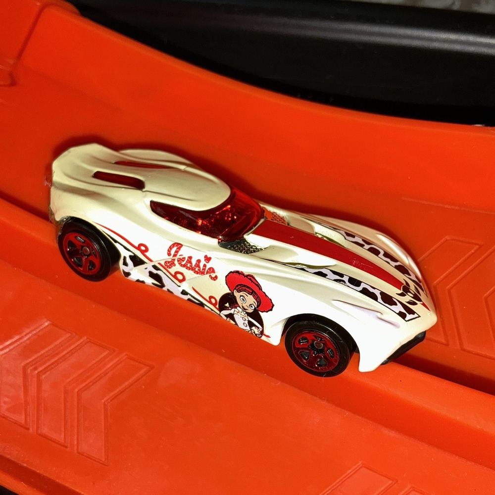 2018 Hot Wheels Disney Pixar Toy Story 3/6 Yellow Jessie Velocita 1:64 Scale Car